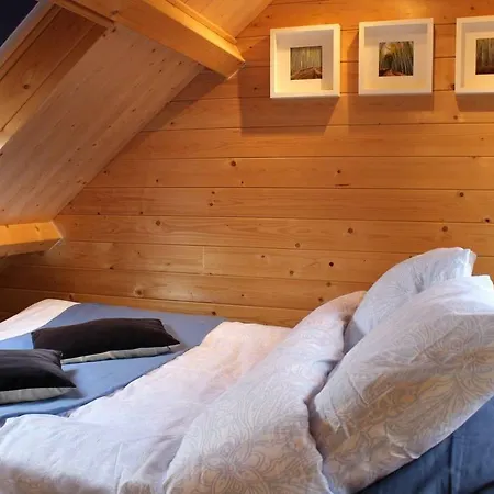 Cosy & Natural With Fireplace And Garden *